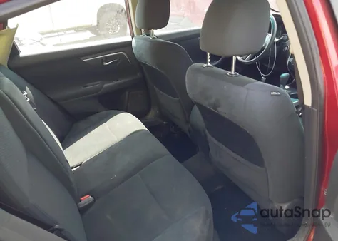 2015 Nissan Altima 2.5 S z USA, uszkodzony, nr VIN 1N4AL3AP5FC184714